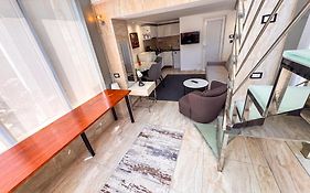 Qumi Apartments